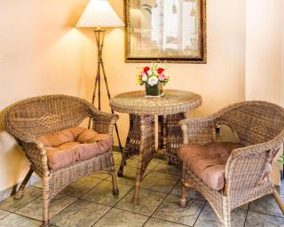 California Inn and Suites Bakersfield - 7