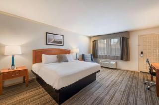 SureStay Plus Hotel by Best Western Mountain View - Mountain View - 2