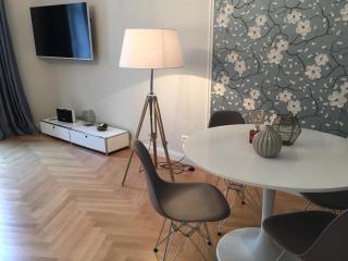 Pink Grapefruit City Condo - Vienna - 2