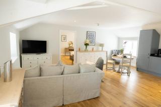 The Unicorn (Apartments) - 9