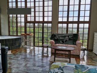 Windygates Estate Rustic Window Cottage - Thornhill - 0