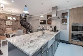 The London House - Entire Villa - 0