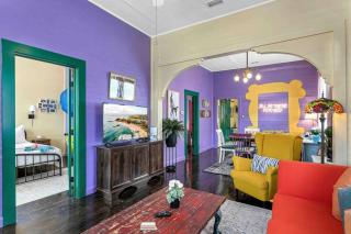 FRIENDS AIRBNB Themed 2bed 2bath walkable to all of Ybor - Tampa - 1