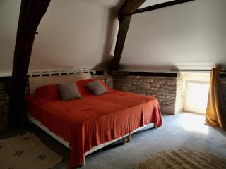 Grande maison - village de Noyers - 5 chambres - 2