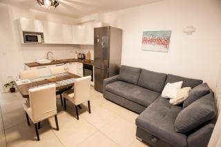 Apartment Little Violet - Balcony & Free Parking - 0