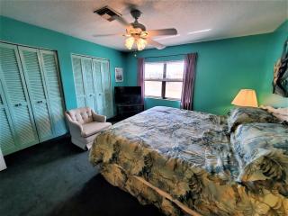 Oasis #18 Daytona Beach Shores Retreat-Walk To The Beach - 9