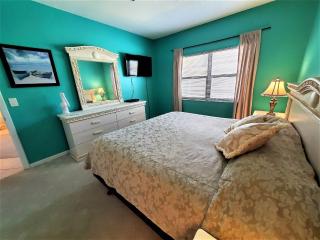 Welcome to Oasis #21 Your Coastal Retreat in Daytona Beach Shores-Walk To The Beach - 9