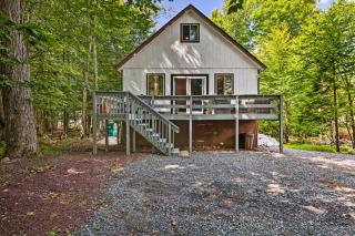 Chic Tobyhanna Home with Furnished Deck Space! - 9