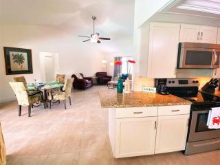 Just beachy Pool Gulf access - Cape Coral - 6