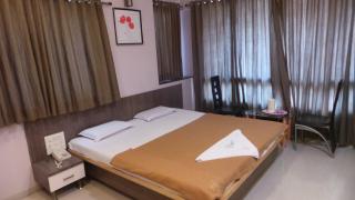 Hotel Royal Residency Executive - Miraj - 1