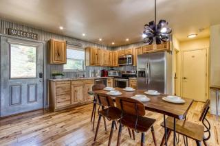 Key Lime Pie, Hot Tub,WIFI, 1089 FREE tickets each paid day, Dollywood and More - Gatlinburg - 7
