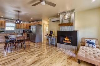 Key Lime Pie, Hot Tub,WIFI, 1089 FREE tickets each paid day, Dollywood and More - Gatlinburg - 1