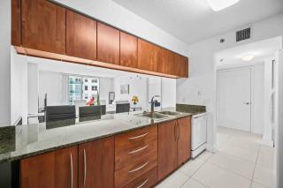 Luxurious 1 Bed Apartment in Brickell • Ocean View - 7