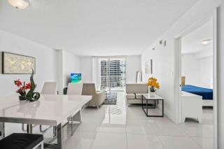 Luxurious 1 Bed Apartment in Brickell • Ocean View - 3