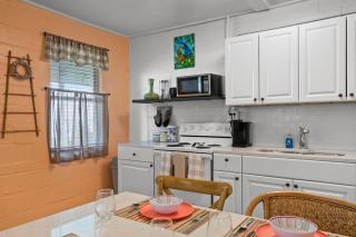 Island Time 1BR WATERFRONT Apt with View of the Bay - 1