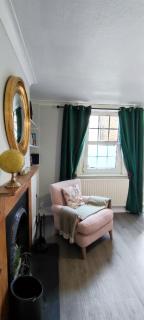 Windsor Cottage: Cosy, Charming, Full of Character - 8