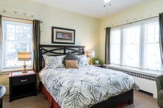 The Inn on Bay - Gravenhurst - 1