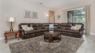 Plenty of Space, Games Room, and Your Own Private Pool - Davenport - 9