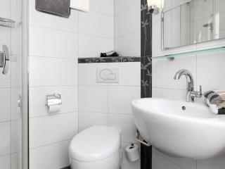 Comforts Near Seaside Charm - 4