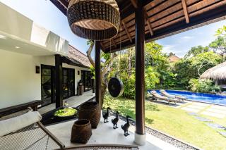 PROMO Tropical 3 BD Villa with office and parking - Kerobokan - 8