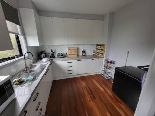 Alogara House, Modern, 6 bedrooms with hot tub and views - Rye - 6