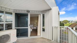 Mount Apartment - Mt Maunganui Holiday Apartment - 1