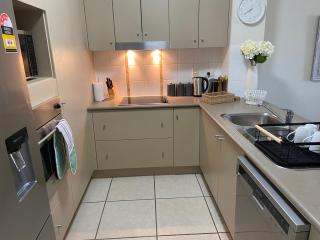 Lakeside Central Apartment - Townsville - 1