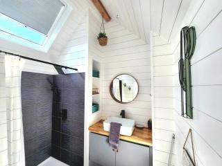 Romantic Tiny home with private deck - Apple Valley - 6