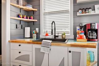 Under The Sea Tiny Home - Apple Valley - 8