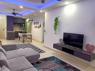 Debayu Homestay with Free Parking at Setia Alam - Shah Alam - 0