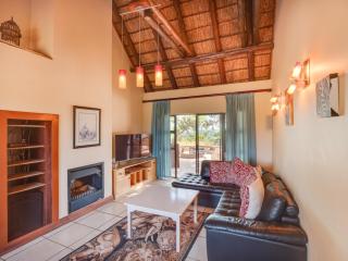 Luxurious 4 Bedroom Villa with Cottage 205 - Mabula - 8