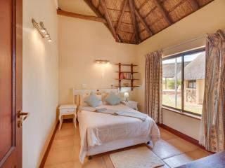 Luxurious 4 Bedroom Villa with Cottage 205 - Mabula - 6