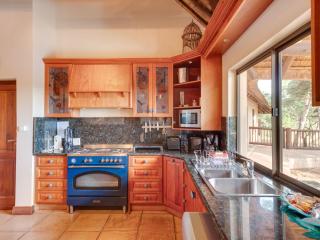 Luxurious 4 Bedroom Villa with Cottage 205 - Mabula - 5