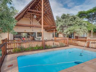 Luxurious 4 Bedroom Villa with Cottage 205 - Mabula - 1