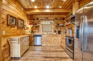 Eagles View, Free Attraction Tickets, Breathtaking Mountain Views, Hot Tub, WIFI!!! - Sevierville - 5