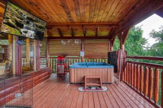 Eagles View, Awesome Views, 1089 of FREE Attraction tickets for each paid day, Dollywood and More - Sevierville - 2