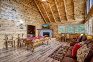 Eagles View, Awesome Views, 1089 of FREE Attraction tickets for each paid day, Dollywood and More - Sevierville - 1