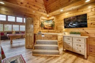 Eagles View, Awesome Views, 1089 of FREE Attraction tickets for each paid day, Dollywood and More - Sevierville - 1