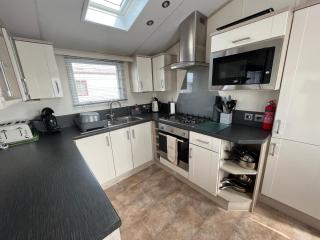 Heron 41, Scratby - California Cliffs, Parkdean, sleeps 6, pet friendly, bed linen and towels included - close to the beach - Scratby - 5