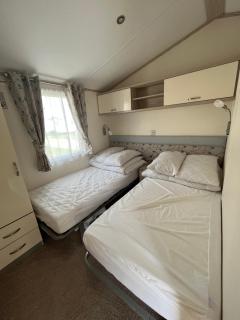 Heron 41, Scratby - California Cliffs, Parkdean, sleeps 6, pet friendly, bed linen and towels included - close to the beach - Scratby - 2