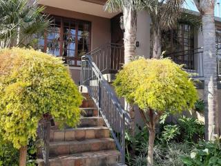 La Casa Guest House - 7