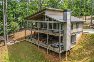 NEW Modern Cabin! 2 Large Decks, Hot Tub, Sleeps 8 - Ellijay - 5
