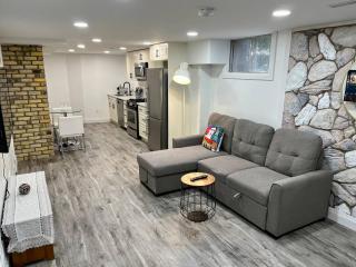 Adorable 1 Bedroom Suite With Kitchen Fireplace - Cambridge - 4