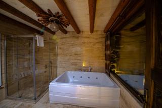 FARMER CAVE HOUSE - 3