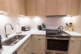 Spacious 2 bed 2 bath Downtown OTR condo minutes walk to the Reds Bengals stadium & more! - 4