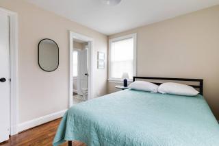 RVA Cottage Cozy & Spacious Near Downtown - 9