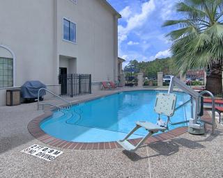 Best Western Plus Crown Colony Inn & Suites - Lufkin - 8