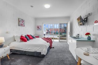 Mibnb Geelong CBD Spacious Studio Apartments - 9