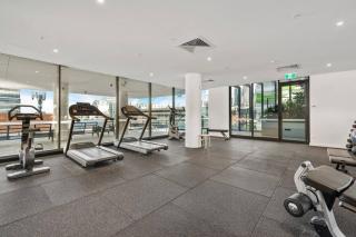 Great located unit/Private Balcony, Pool,Gym,Parking - 6