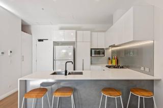 Great located unit/Private Balcony, Pool,Gym,Parking - 5